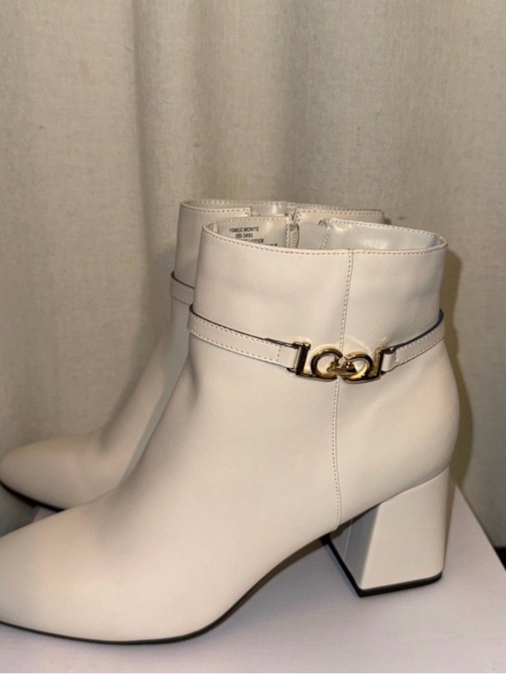 Liz Claiborne White/Ivory boots 10 NWT